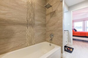 Hair dryer, towels - Mickey Mouse Themed Getaway next to Disney 1 (Kissimmee)