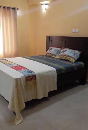 2 dormitorios, tabla de planchar con plancha, wifi y ropa de cama