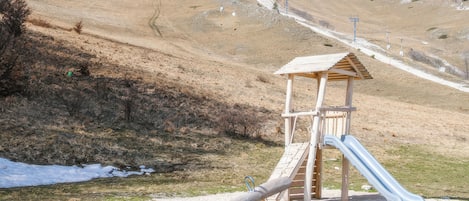 Condo, Hill View | Children's area