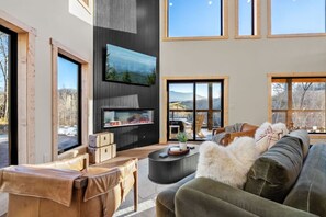 Living area - NEW!/SwimSpa/GameRoom/FirePit/Luxe with VIEWS! - Whiskey Jack (Sevierville)