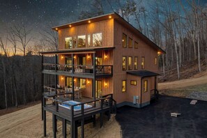 Exterior - NEW!/SwimSpa/GameRoom/FirePit/Luxe with VIEWS! - Whiskey Jack (Sevierville)