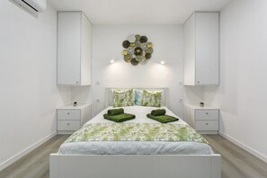 1 slaapkamer, een strijkplank/strijkijzer, wifi, beddengoed