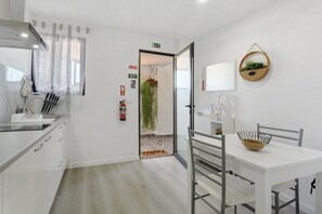 Dining - Apartment 'Casa Pereira 7' with Wi-Fi (Ponta do Pargo)
