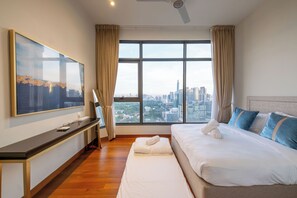 3 bedrooms, iron/ironing board, travel cot, free WiFi - Luxury 3R2B 5m KLCC Pavilion Embassy 600MBPS Infi (Pavilion Embassy, KLCC, Kuala Lumpur)