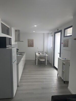 Private kitchen - Apartment 'Casa Pereira 6' with Wi-Fi (Ponta do Pargo)