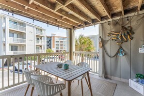 Outdoor dining - The Sunshine Shack - A Dreamy Retreat by the Sea (Carolina Beach)
