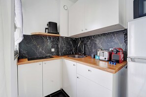 Apartment | Private kitchen - Charming Studio 2P - Courbevoie (Courbevoie)