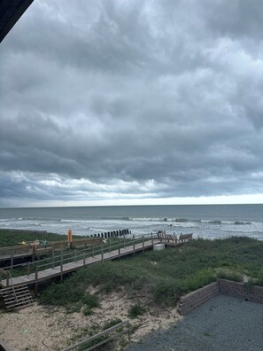 Beach - Serene 3-bedroom ocean front condo in Carolina Beach (Carolina Beach)