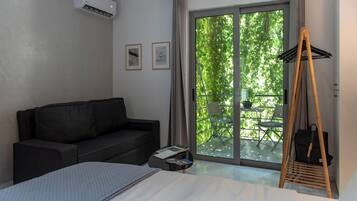 1 bedroom, travel cot, free WiFi, bed sheets