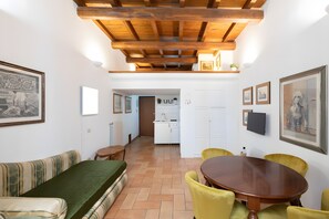 Interior - 'Reginella' Apartment with Wi-Fi and Air Conditioning (Roma)