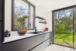 Fridge, microwave, oven, dishwasher - -EDGE- Modern house with garden, near beach. (Névez)