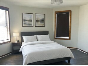 6 bedrooms, WiFi - Beautifully updated 6-bedroom home that blends cozy comfort with simple. (Pittsburgh)