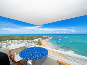 Luokittelematon kuva, 4 kautta 38, painike