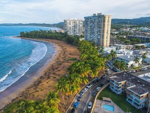 Beach - Steps to the Beach, Pool, AC, View! Close to Attractions (Luquillo)