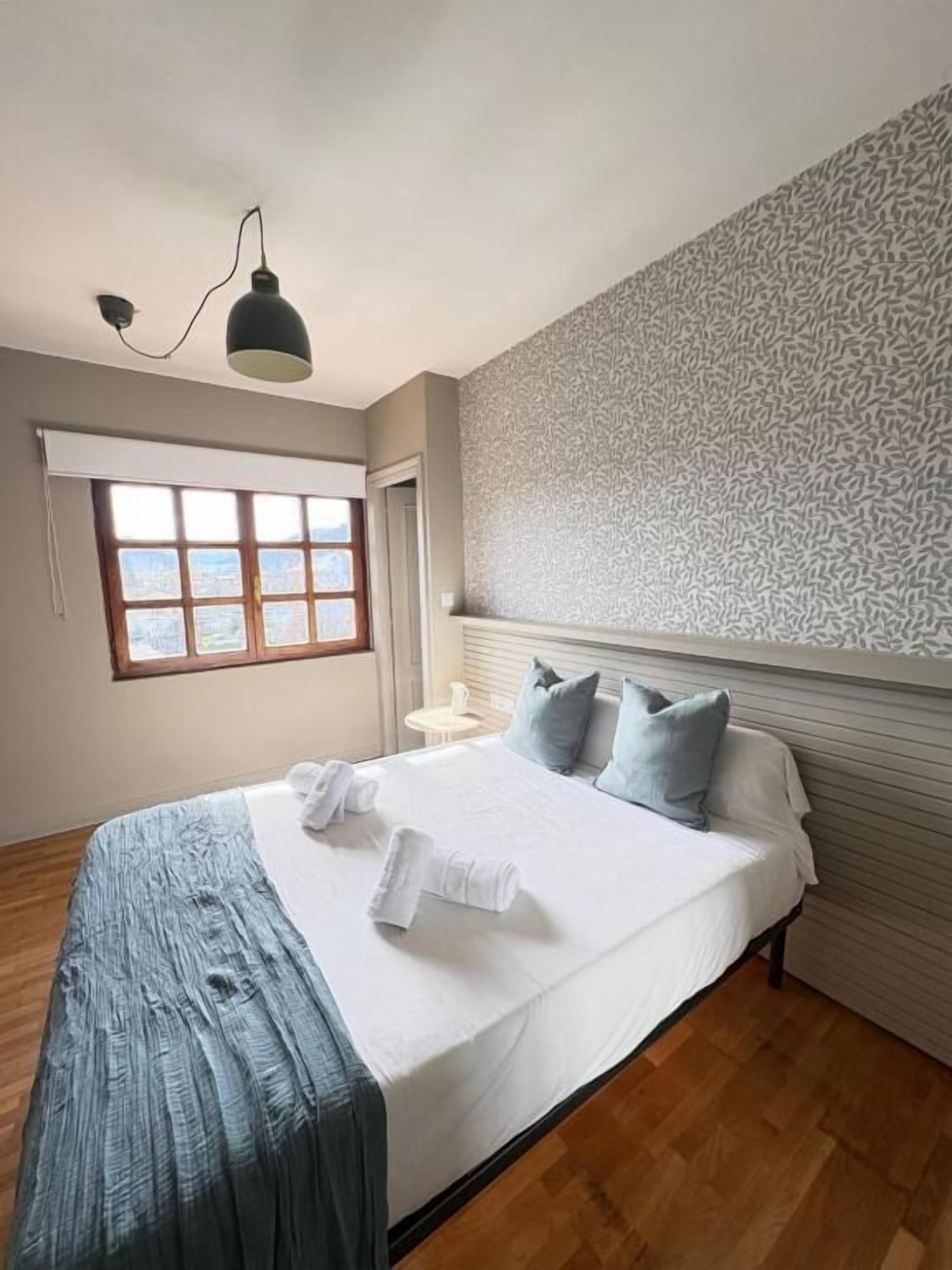 Kamer, 1 twee- of 2 eenpersoonsbedden, uitzicht op bergen