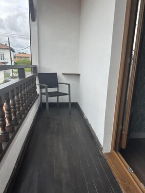 Standaard kamer, 1 twee- of 2 eenpersoonsbedden, balkon, uitzicht op bergen | Terrein van de accommodatie
