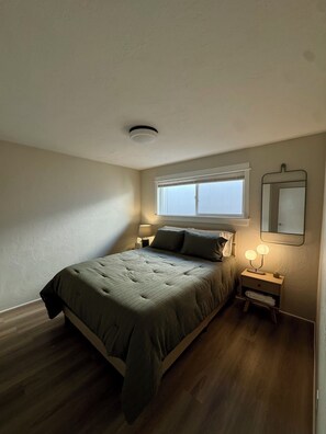 Room - Hayward House- one block from Campus (Eugene)