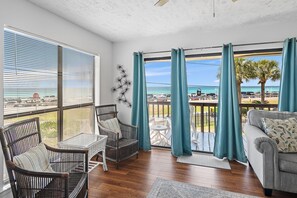 TV - 🏖️Gulf Views - Pool - Across from Beach - Blue Surf 1🏖️ (Miramar Beach)