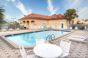 Pool - 🏖️Steps to Beach | Pet Friendly | Pool | Ciboney 1001🏖️ (Miramar Beach)