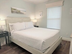 Room - 🏖️Steps to Beach | Pet Friendly | Pool | Ciboney 1001🏖️ (Miramar Beach)