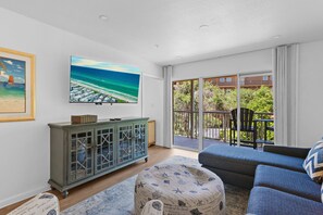Smart TV - ☀️Pet Friendly | Steps to Beach | Pool | Ciboney 2014☀️ (Miramar Beach)