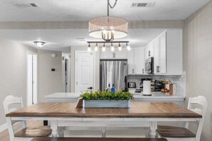 Dining - 🌊Free Beach Chairs🐚Pet Friendly | Steps to Beach | Pool | Ciboney 3008☀️ (Miramar Beach)