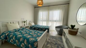 Chalet, 2 Bedrooms, Pool View