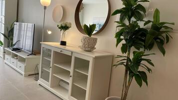 Chalet, 2 Bedrooms, Pool View | Interior