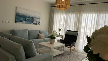 Chalet, 2 Bedrooms, Pool View | Living area