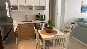 Chalet, 2 Bedrooms, Pool View | Interior