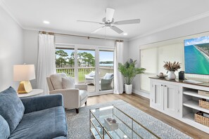 TV - ☀️Bay Views | Close to Beach | Harbour Pointe 810 | Golf Cart to Rent☀️ (Miramar Beach)