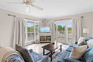 TV - 🌴Bay Views | Close to Beach | Harbour Pointe 915🌴 (Miramar Beach)