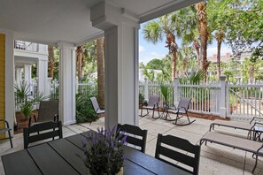 Outdoor dining - 🏖️Sandestin | Pool+Hot Tub | Resort Tram | Pilot House 322🐚 (Miramar Beach)