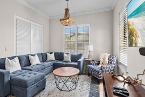TV, DVD player - 🏖️Golf Cart(LSV) | Pet Friendly | SanDestin Resort | Sugar Sands🏖️ (Miramar Beach)
