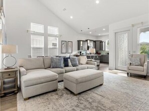 TV - 🐚LSV(Golf Cart) | Great Location | Whispering Pines🐚 (Miramar Beach)