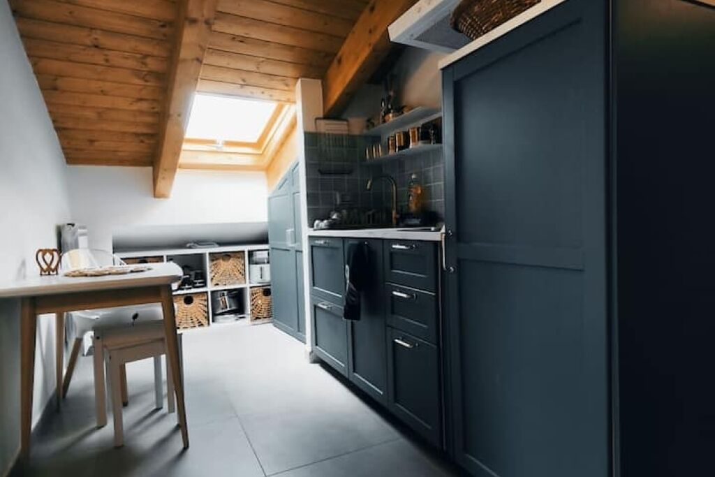 Fridge, stovetop, dishwasher, coffee/tea maker