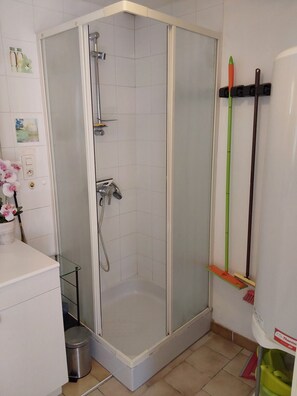Bathroom - Vrbo Property (Royan)