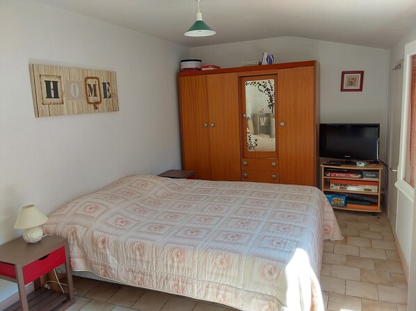 Unclassified image, 1 of 10, button - Vrbo Property (Royan)