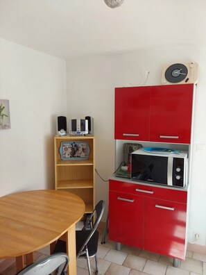 Interior - Small house near the beach (Royan)