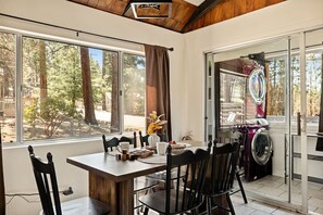 Dining - Marin Lodge, Near Slopes w/ Large Backyard, Pets (Big Bear Lake)