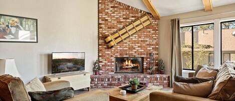 TV, fireplace