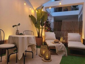 Outdoor dining - Quiet Design Apartment : Private Patio : AC : 10 min Las Canteras Beach (Las Palmas de Gran Canaria)