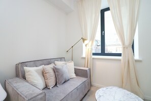 Living area - Stylish studio, private parking, washer/dryer (Tallinn)