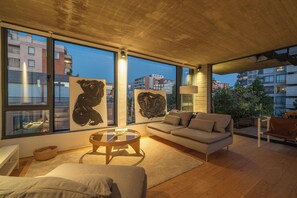 Smart TV - Premium Duplex with Private Pool (Providencia)