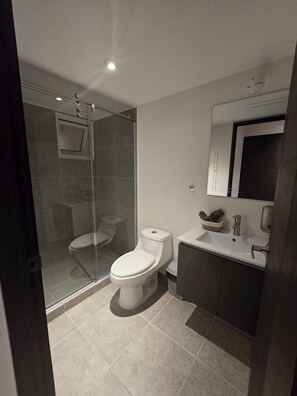 Shower, hair dryer, towels, soap - Villa of the castle (Ciudad de Guatemala)