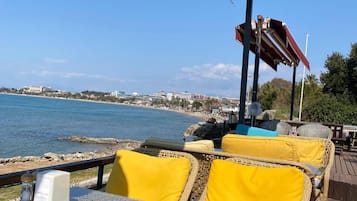 Dobbelt- eller tomannsrom – deluxe, balkong | Utendørsservering