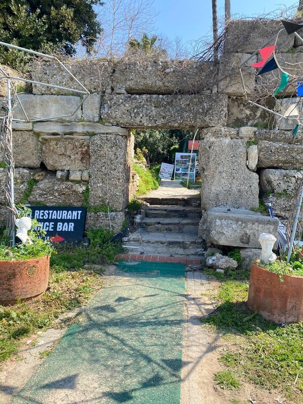 디럭스 더블룸 또는 트윈룸, 발코니 | 숙박 시설 구내