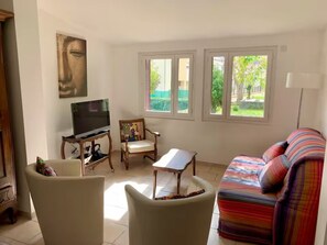 Living area - Vrbo Property (Gréoux-les-Bains)