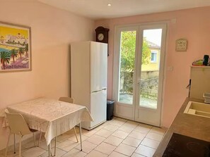 Private kitchen - Vrbo Property (Gréoux-les-Bains)