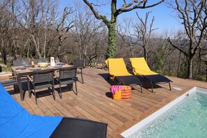 屋外ダイニングエリア